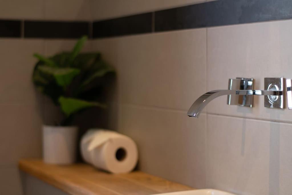 Edge14- Spacious, Stylish And Near The Beach! New Quay Exteriör bild