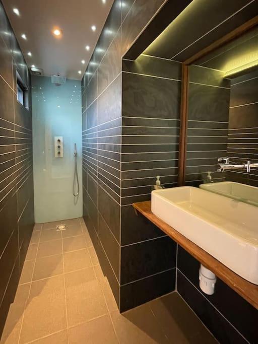 Edge14- Spacious, Stylish And Near The Beach! New Quay Exteriör bild