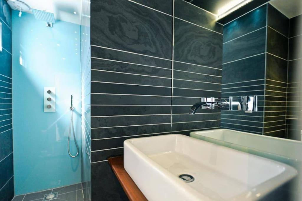 Edge14- Spacious, Stylish And Near The Beach! New Quay Exteriör bild