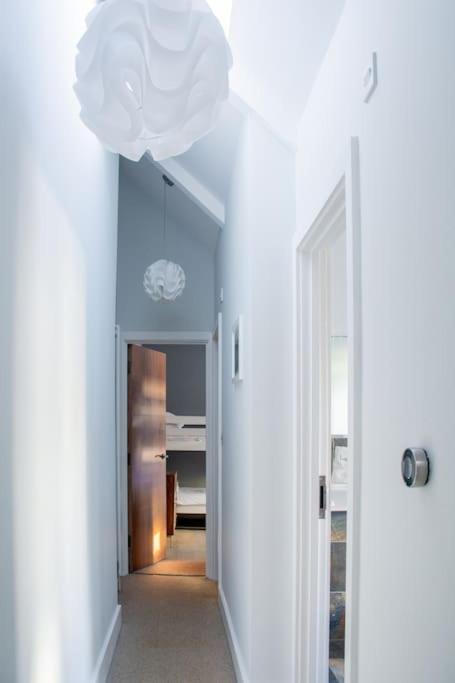 Edge14- Spacious, Stylish And Near The Beach! New Quay Exteriör bild